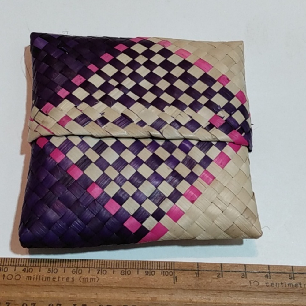 35ct hand woven Ceylon purple and pink jewlery and goodies pouch from srilanka